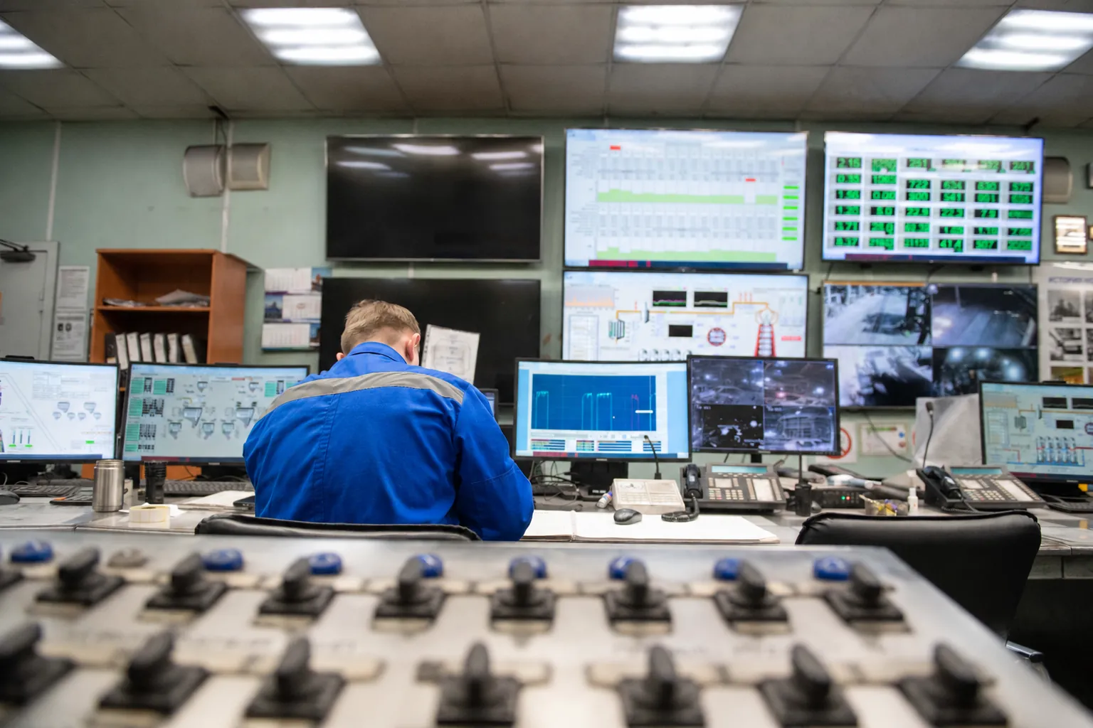 Wide horizon over a command centre